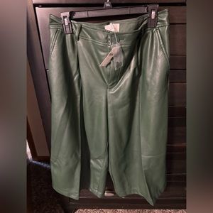 NWT SZ 12 Anthropology moss green faux leather culottes - gorgeous pants.